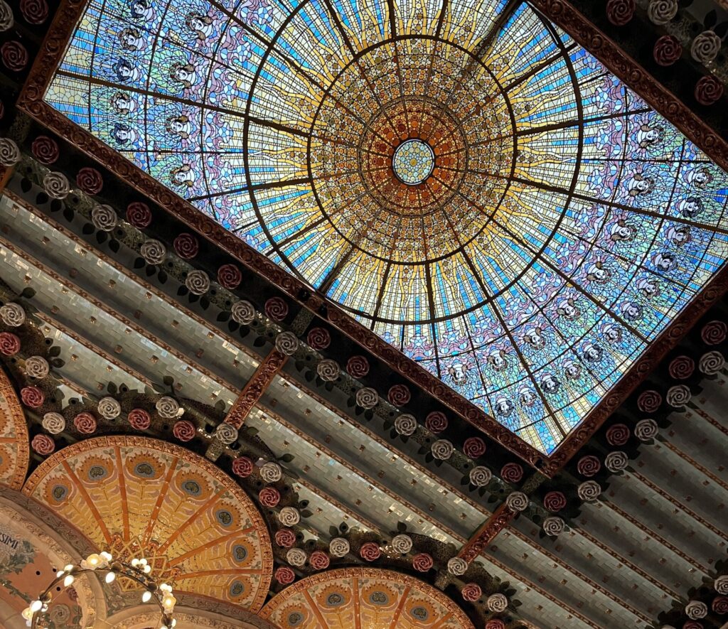 カタルーニャ音楽堂天井のステンドグラス