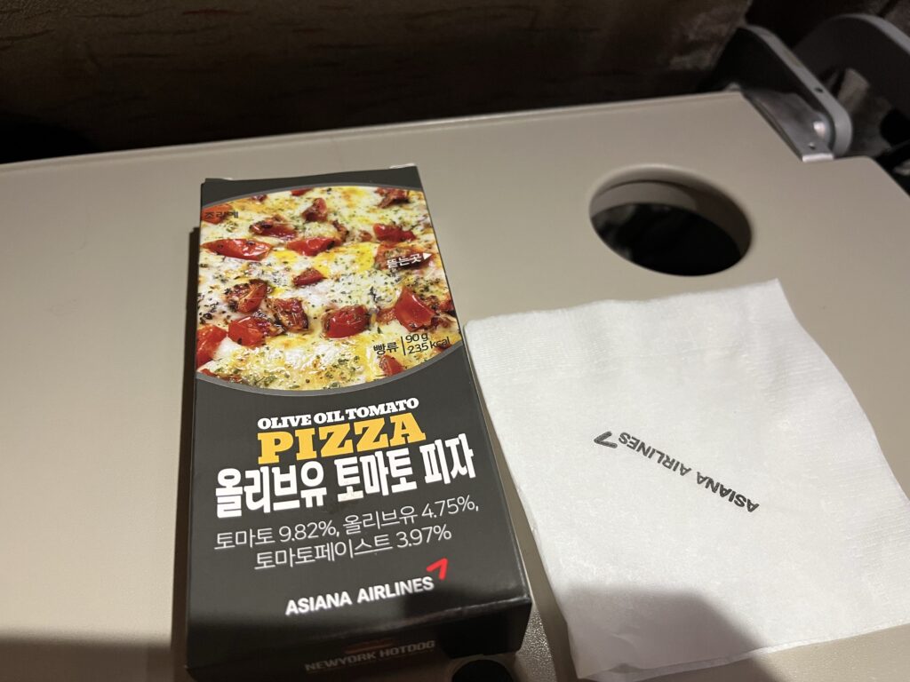 アシアナ航空機内食　ピザ