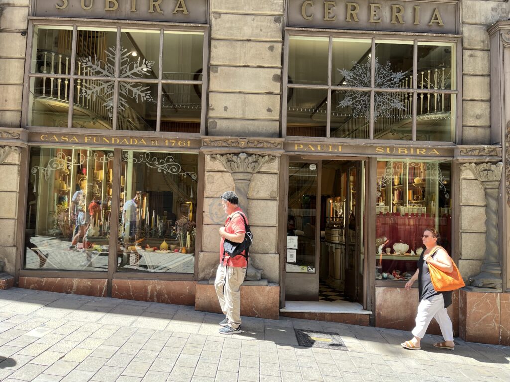 バルセロナ　Cereria Subirà　レトロなヨーロッパのお店の外観